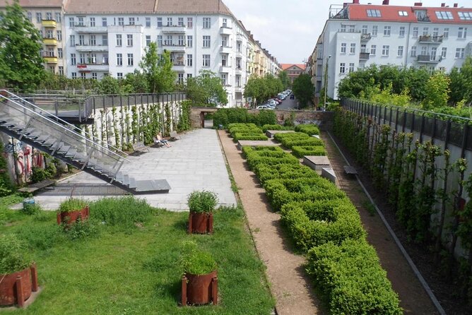 2.5-Hour Berlin Wall and Memorial Sites Walking Tour - Why the Route From Bornholmer Strasse Matters