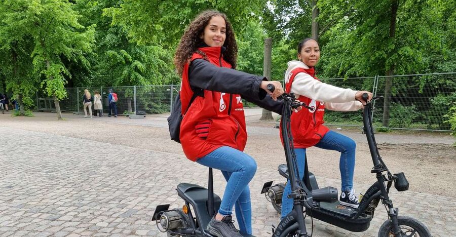 2-H Berlin: Top Sights Guided E-Scooter Tour - Starting At Robot City