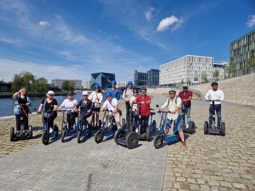 3-H Munich: Top Sights E-Scooter Tour with Local Guide - Getting comfortable before the ride begins
