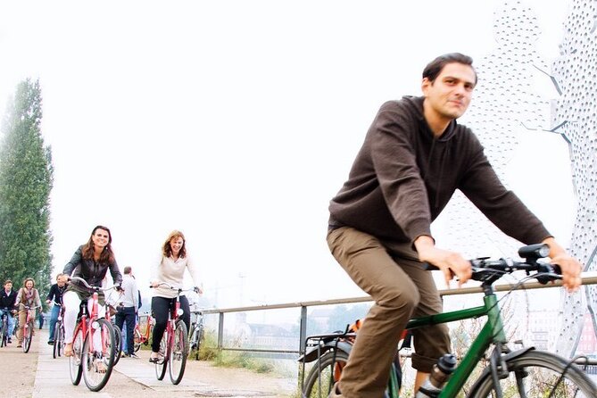 3-Hour Private Berlin Bike Tour: Vibes of Berlin - Görlitzer Park and the old railway yard