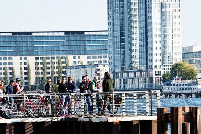 3-Hour Private Berlin Bike Tour: Vibes of Berlin - Oberbaum Bridge and the crossing of borders