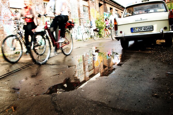 3-Hour Private Berlin Bike Tour: Vibes of Berlin - Meeting in central Berlin and getting ready