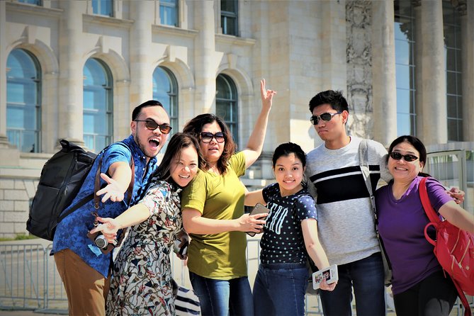 5hours: Guide, Chauffeur & Photographer in Berlin private Tour - Brandenburg Gate, the Victory Column, and Tiergarten