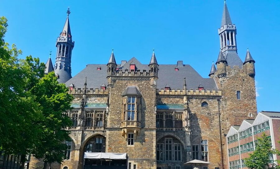 Aachen classic walking tour - Granus Tower and the old imperial center