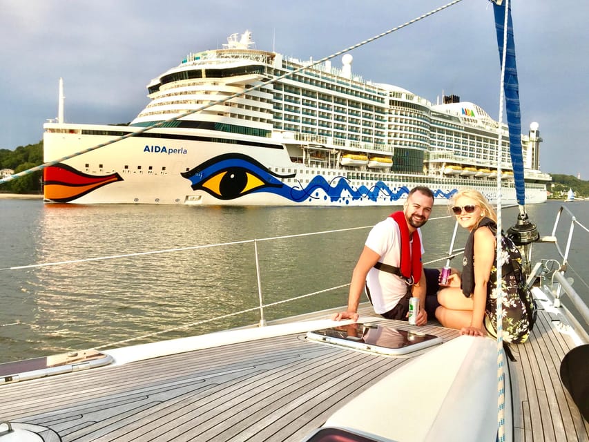 "After Work" - Sailing-Yacht Cruising Event, Hamburg/Elbe - Taking the helm without sailing experience