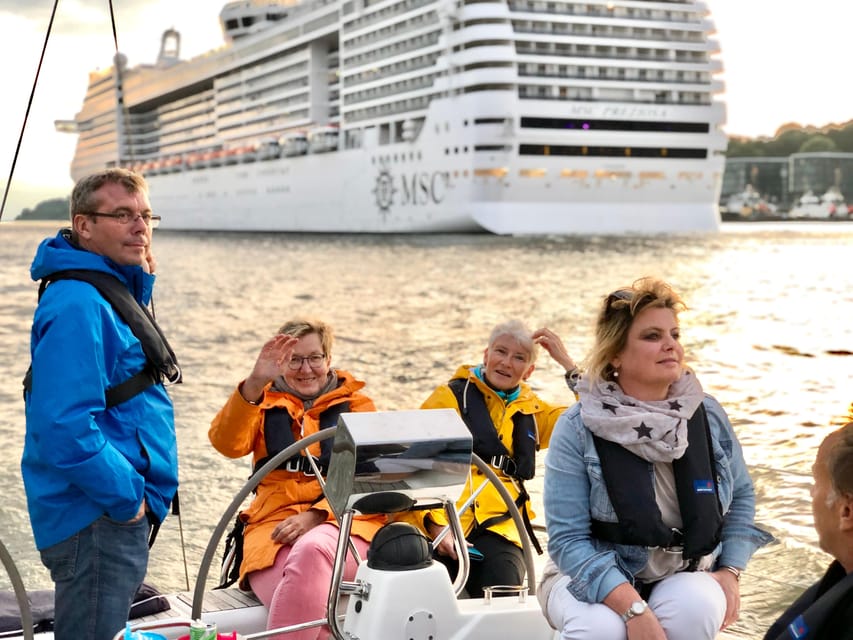 "After Work" - Sailing-Yacht Cruising Event, Hamburg/Elbe - Who should book this Elbe sailing trip?