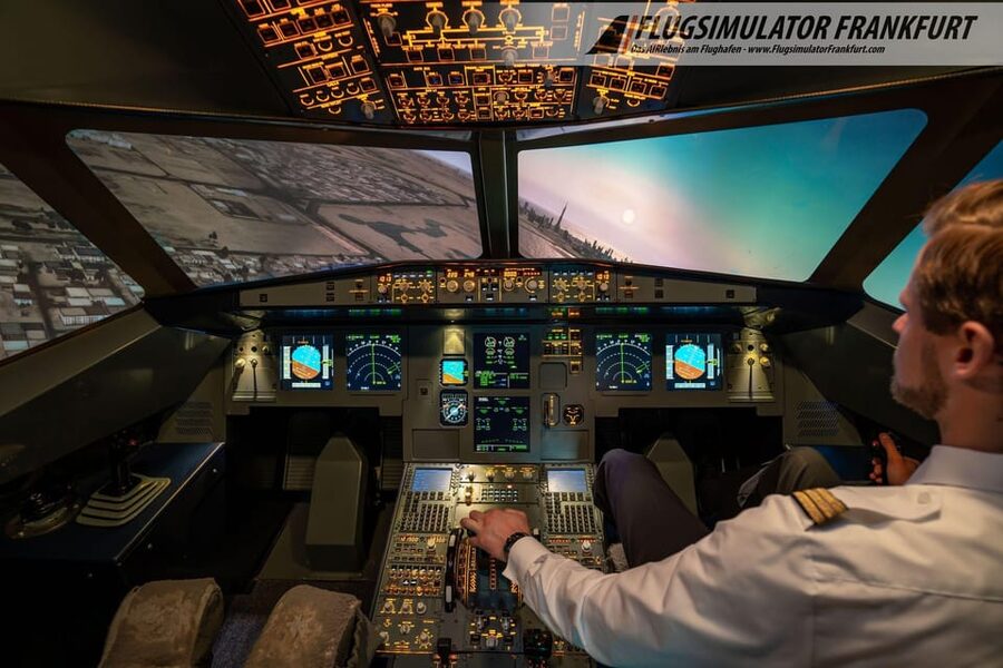 Airbus A320 flight simulator Frankfurt Airport - Your first steps inside the Frankfurt A320 simulator