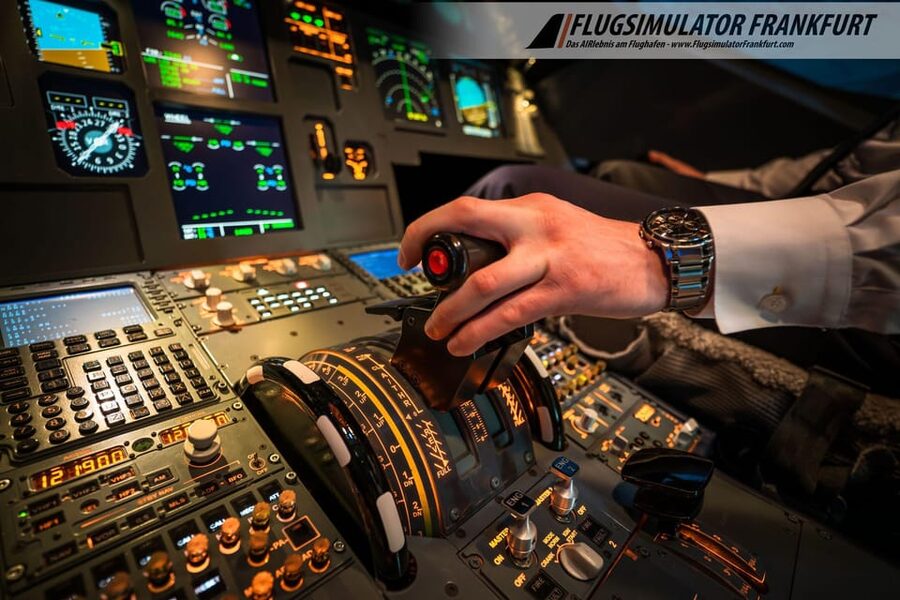 Airbus A320 flight simulator Frankfurt Airport - Choosing Frankfurt, Sint Maarten, or Kai Tak