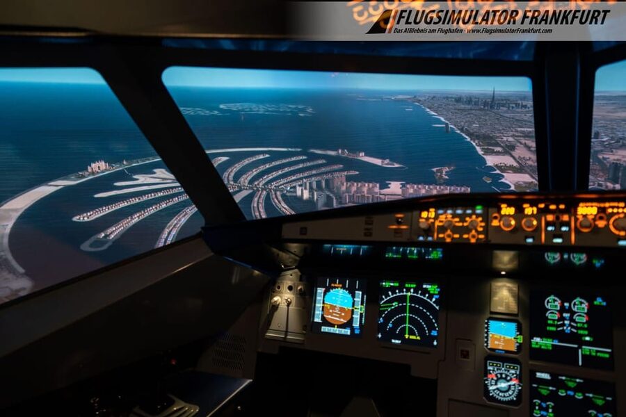 Airbus A320 flight simulator Frankfurt Airport - The screen and what your companions see