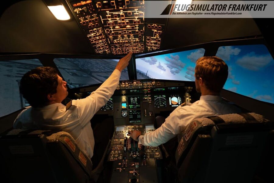 Airbus A320 flight simulator Frankfurt Airport - Plan for up to two and a half hours