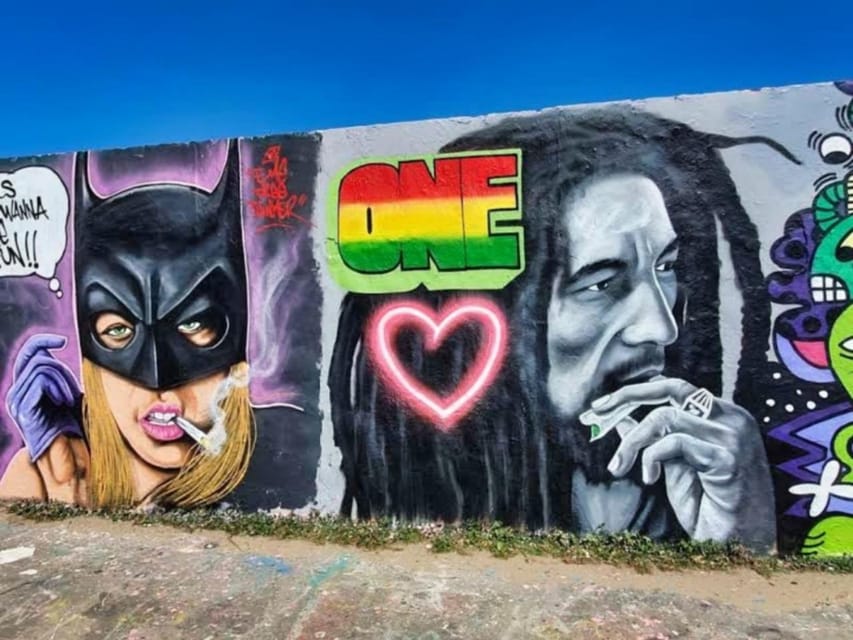 Alternative Berlin / Street art tour - Private group - Alternative housing and creative ways to live