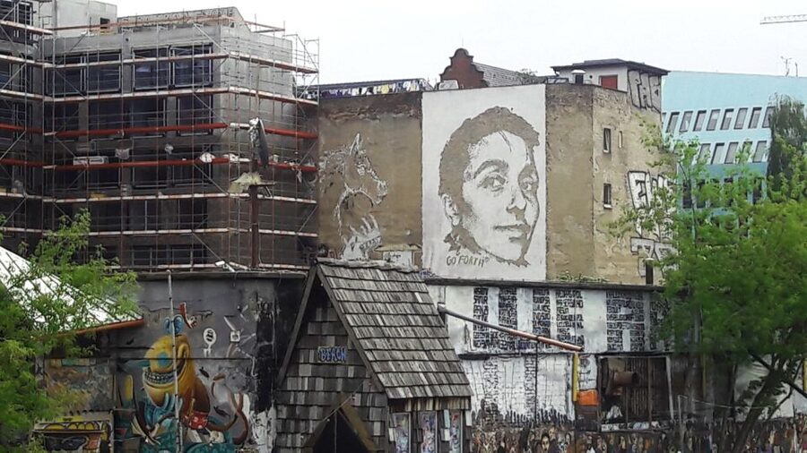 Alternative Berlin / Street art tour - Private group - Kiez neighborhoods, food, and local stops