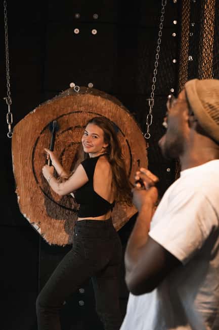 AXE THROWING & CRAFT BEER EXPERIENCE IN COLOGNE - Who will enjoy WoodCutter Köln most