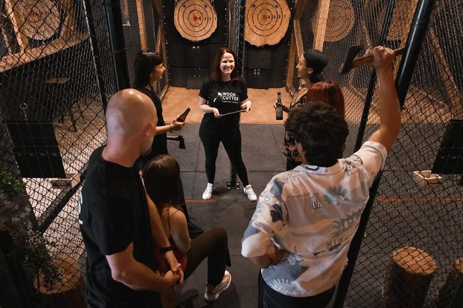 AXE THROWING EXPERIENCE IN BERLIN - Warm-Up Games Before the Trick Shot