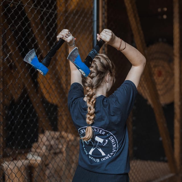 AXE THROWING EXPERIENCE IN BERLIN - Drinks, Snacks, and the After-Throwing Plan