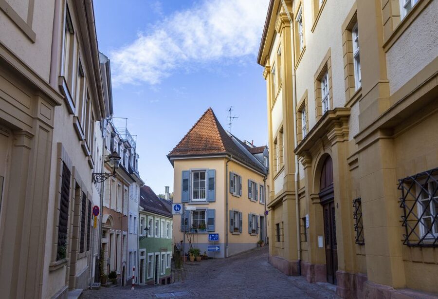 Baden-Baden: Sightseeing Highlights Guided Walking Tour - The guides and the feel of the commentary