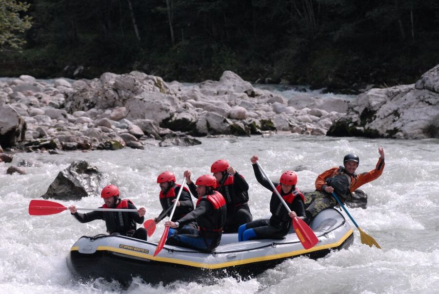 Bavaria: Action Whitewater Rafting Adventure - Safety first: 15 minutes that shape the trip