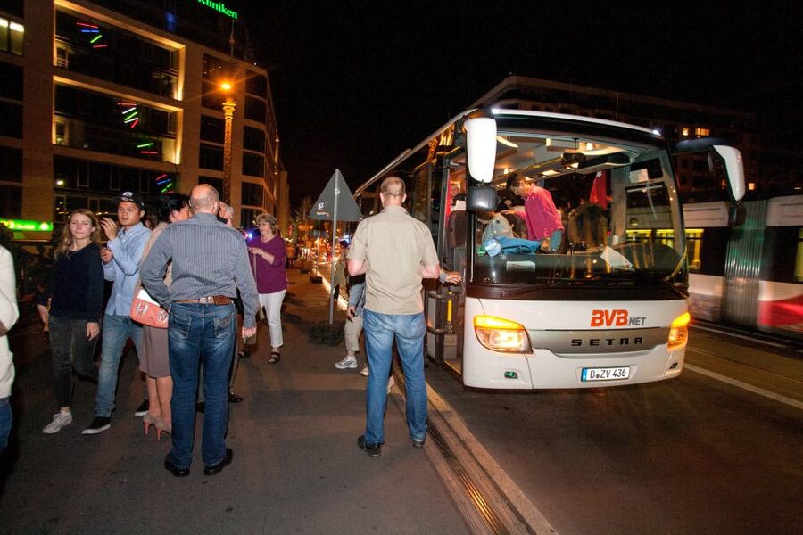Berlin: 1.5-Hour Comedy Bus Tour in German - Unter den Linden and the heart of central Berlin