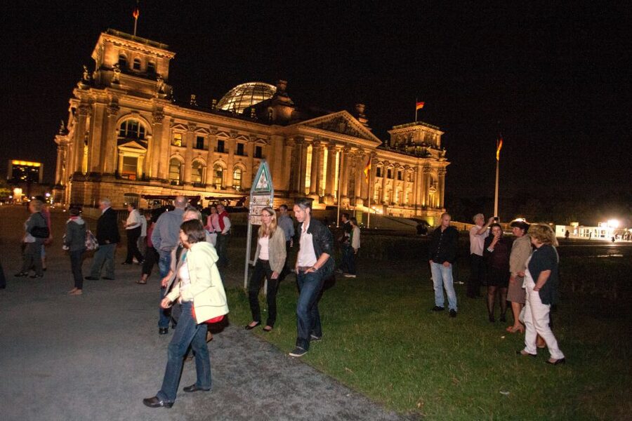 Berlin: 1.5-Hour Comedy Bus Tour in German - Is $39 a fair price for 80 minutes?