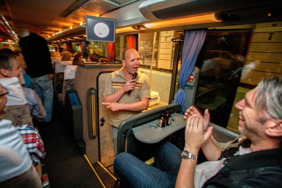 Berlin: 1.5-Hour Comedy Bus Tour in German - Who should book this German-language ride?