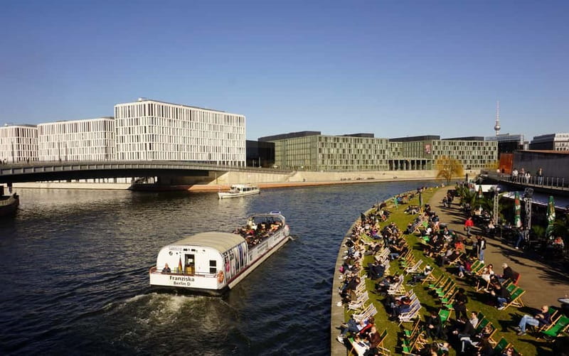 Berlin: 1-Hour Boat Tour with Bilingual Live Guide - Why This One-Hour Spree Cruise Works