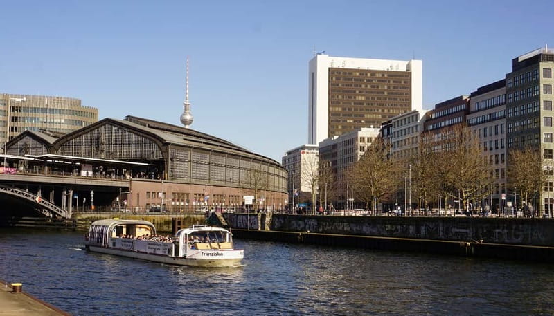 Berlin: 1-Hour Boat Tour with Bilingual Live Guide - The Route Begins Near Berlin’s Old Center