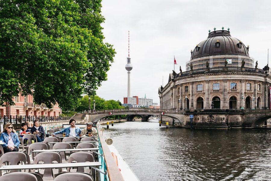 Berlin: 1-Hour City Sightseeing Cruise - Why a one-hour boat ride works well in Berlin