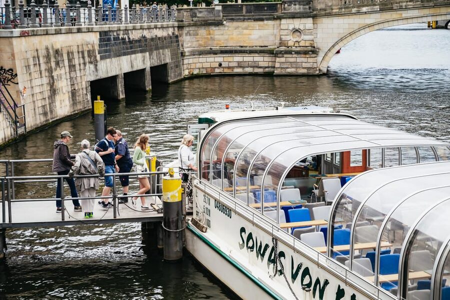 Berlin: 1-Hour City Sightseeing Cruise - Berlin Cathedral and Humboldt Forum
