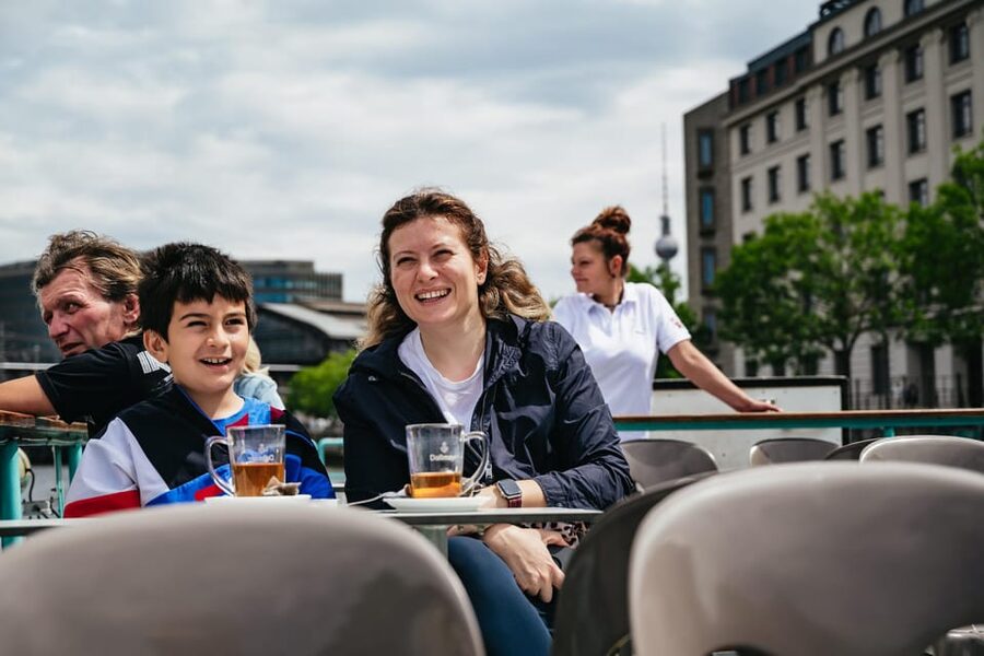 Berlin: 1-Hour City Sightseeing Cruise - Tränenpalast and Friedrichstraße