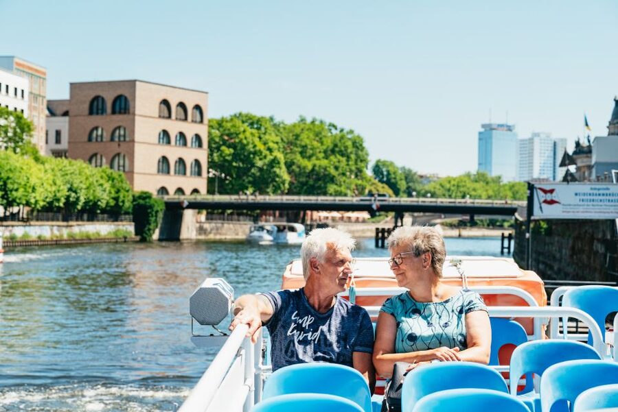 Berlin: 1-Hour City Tour by Boat with Guaranteed Seating - Bellevue Palace, the Victory Column, and Central Station
