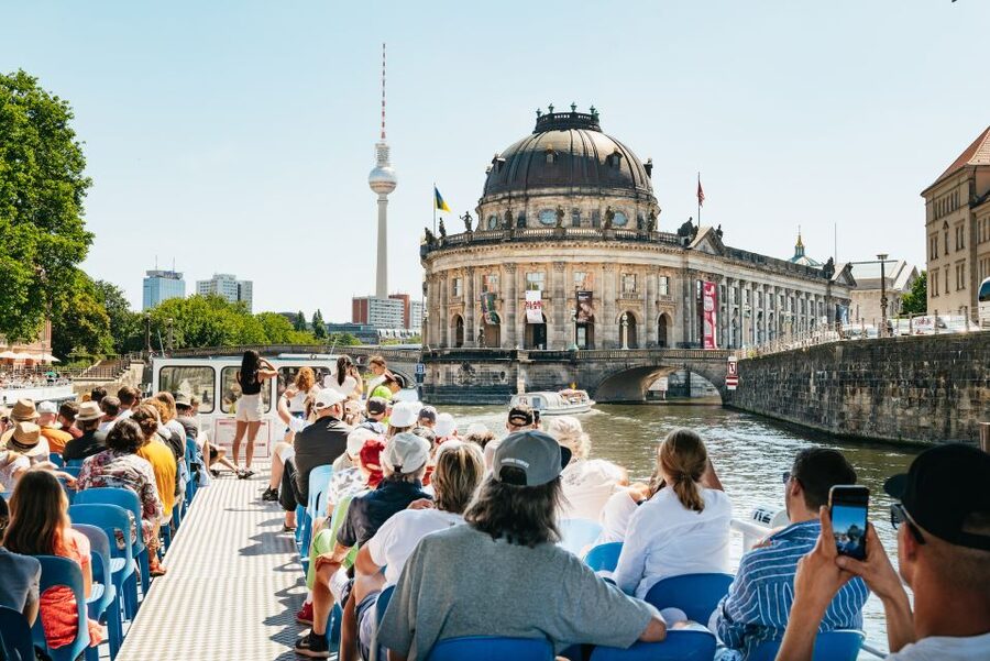 Berlin: 1-Hour City Tour by Boat with Guaranteed Seating - Museum Island and Berlin Cathedral