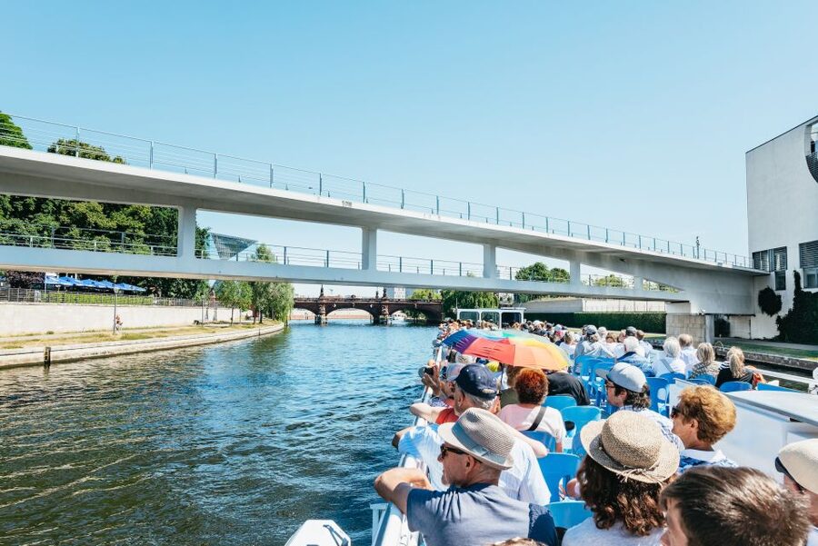 Berlin: 1-Hour City Tour by Boat with Guaranteed Seating - What the boat is like for an hour