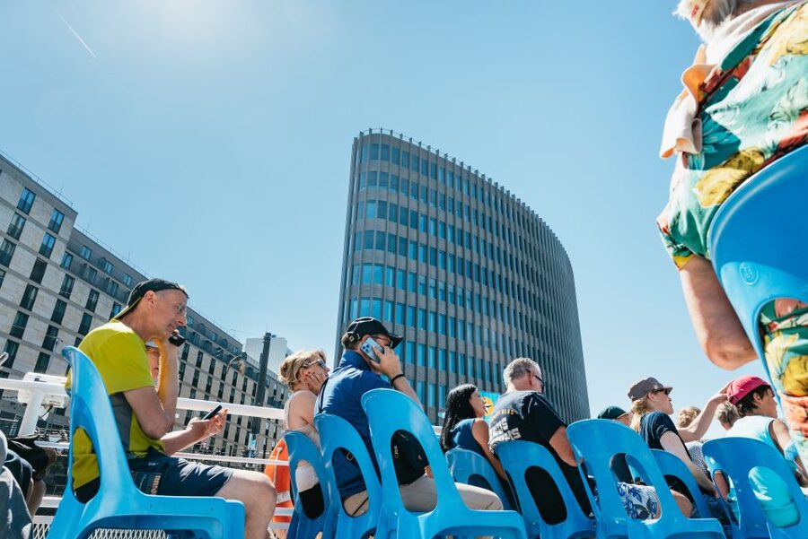 Berlin: 1-Hour City Tour by Boat with Guaranteed Seating - The best time to take this cruise