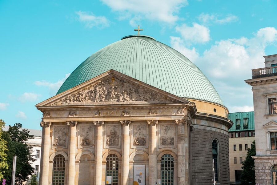 Berlin: 1-Hour Guided Tour of the Historic Center - The guide’s role: facts with Berlin humor