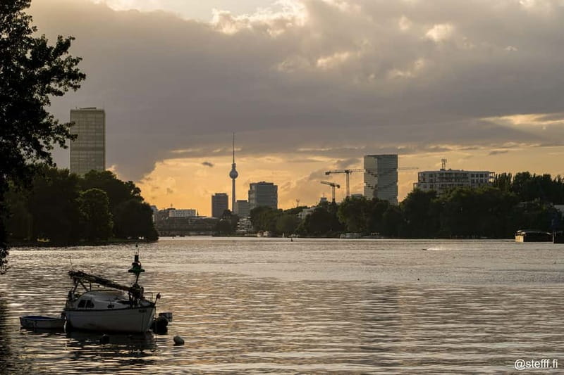 Berlin: 2.5-Hour Beer & Sunset Sightseeing Boat Cruise - Key points to know before booking