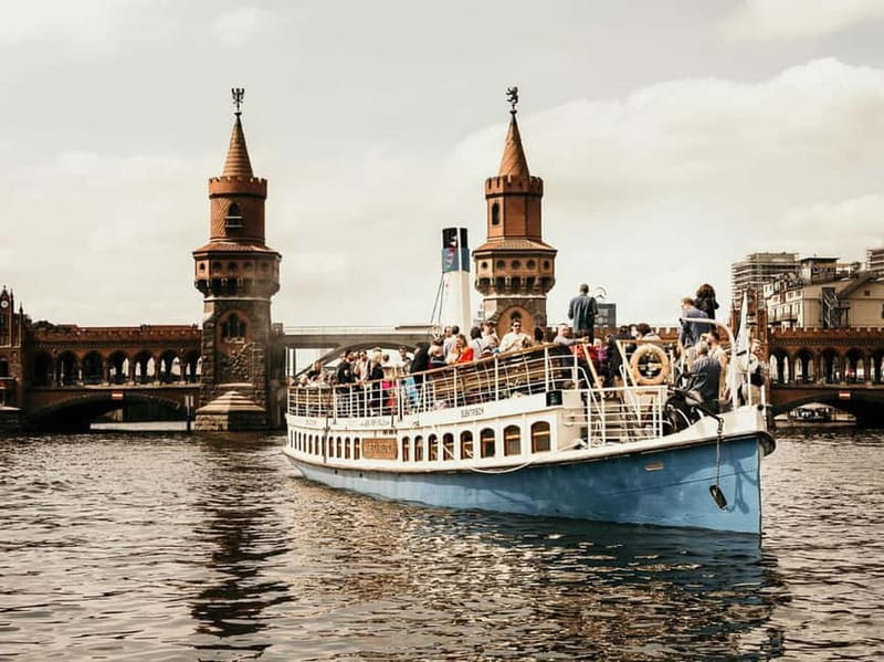 Berlin: 2.5-Hour Beer & Sunset Sightseeing Boat Cruise - The opening stretch through central Berlin