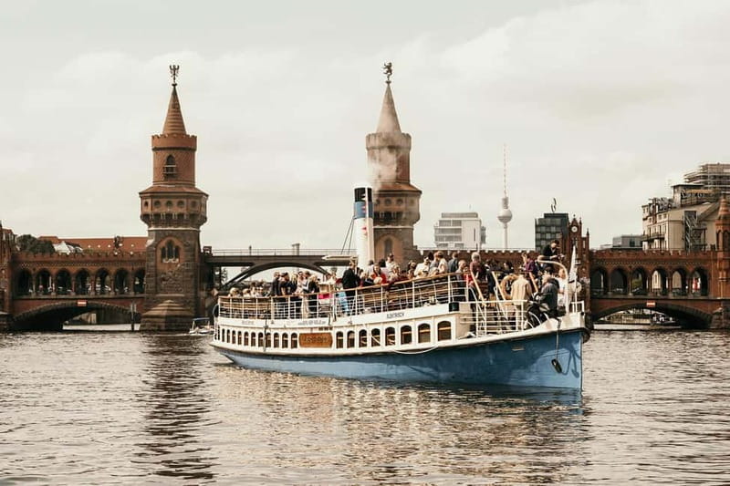 Berlin: 2.5-Hour Beer & Sunset Sightseeing Boat Cruise - Badeschiff and the lively eastern riverfront