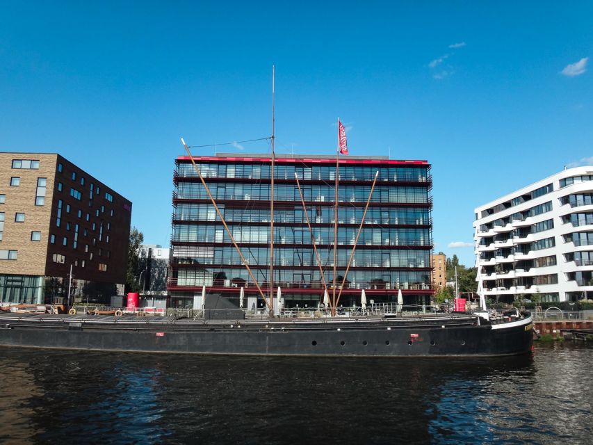 Berlin: 2.5-Hour East Side Boat Cruise with Commentary - Passing beneath the Oberbaum Bridge