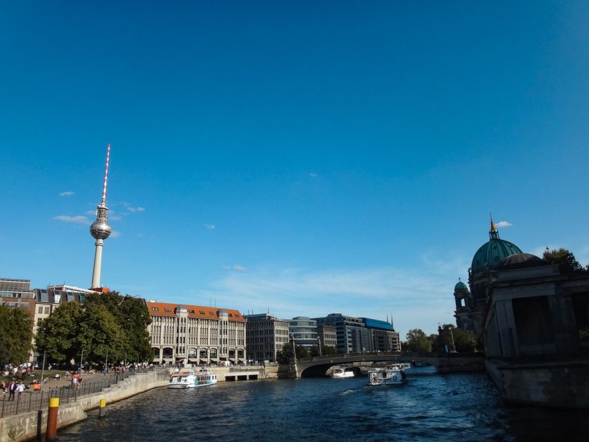 Berlin: 2.5-Hour East Side Boat Cruise with Commentary - Returning through Nikolaiviertel and Museum Island