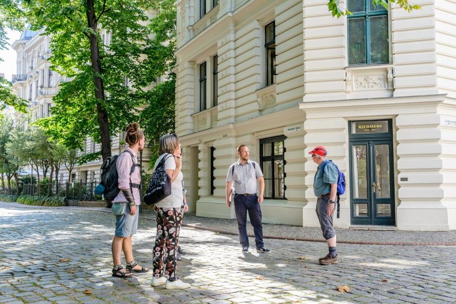 Berlin: 2.5-Hour Walking Tour through Kreuzberg 61 - Small monuments and overlooked corners