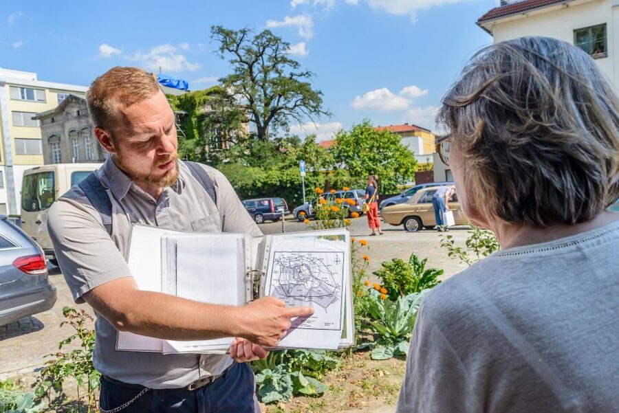 Berlin: 2.5-Hour Walking Tour through Kreuzberg 61 - Fachwerkhof and Chamissoplatz