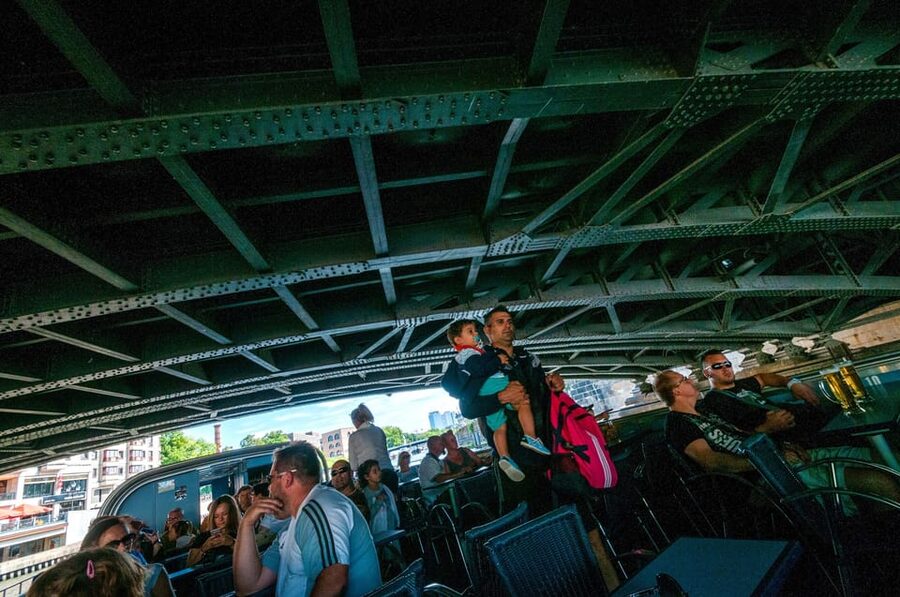 Berlin: 3.25-Hour Spree & Landwehrkanal Boat Tour - Food, coffee, and waiter service