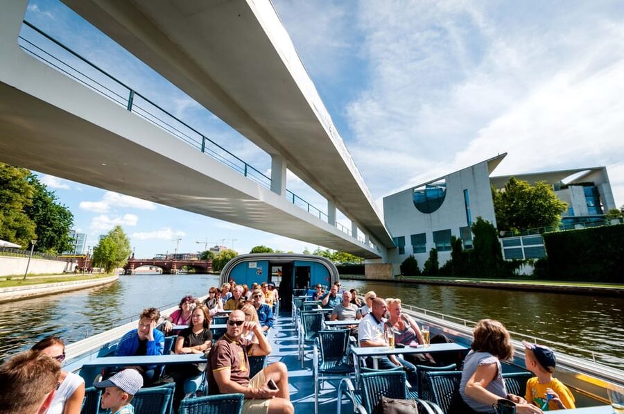 Berlin: 3.25-Hour Spree & Landwehrkanal Boat Tour - The Landwehrkanal: Berlin away from the postcard center