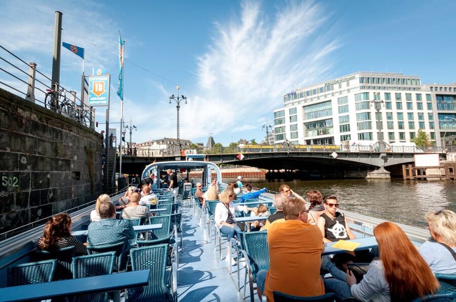 Berlin: 3.25-Hour Spree & Landwehrkanal Boat Tour - Government buildings and Berlin’s modern face