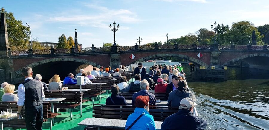 Berlin: 3.5-Hour Sightseeing Cruise on the Spree River - Turning north toward Berlin’s working ports