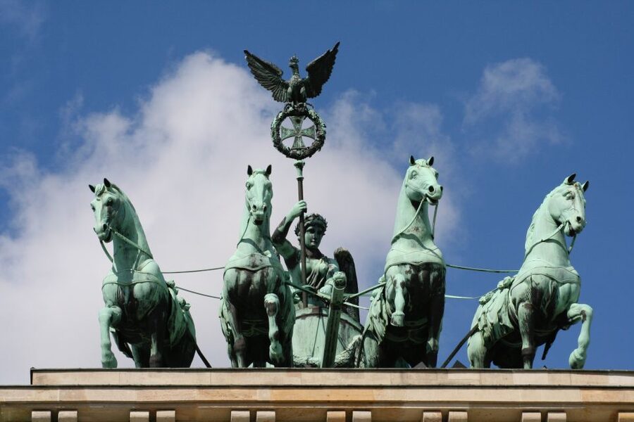 Berlin: 3-Hour Private Tour in French or Italian - Start with the Brandenburg Gate and government quarter