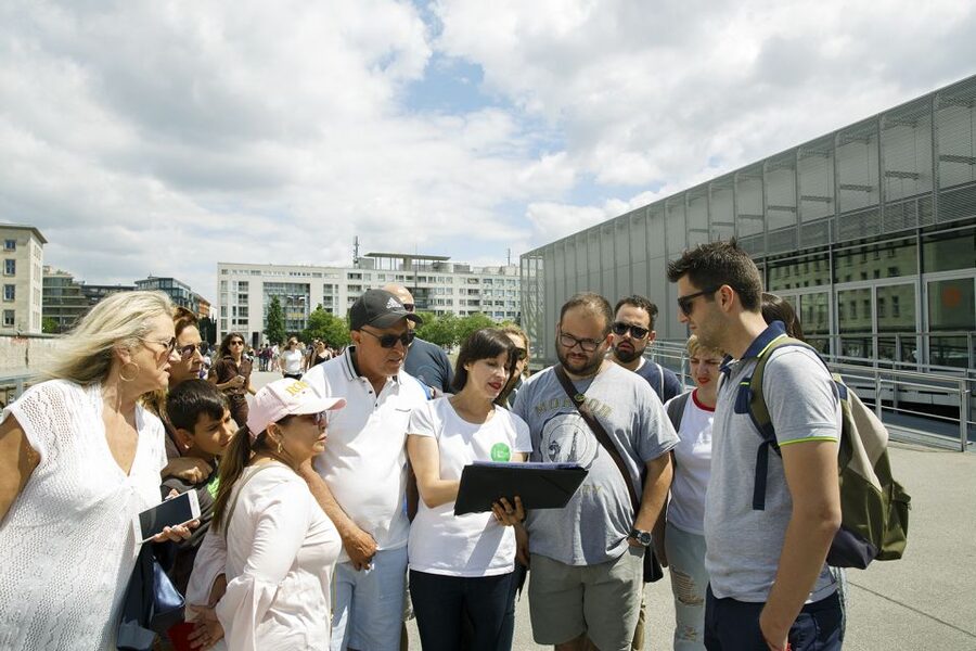 Berlin: 4-Hour Guided Highlights Tour in Spanish - Unter den Linden and Berlin’s royal avenue