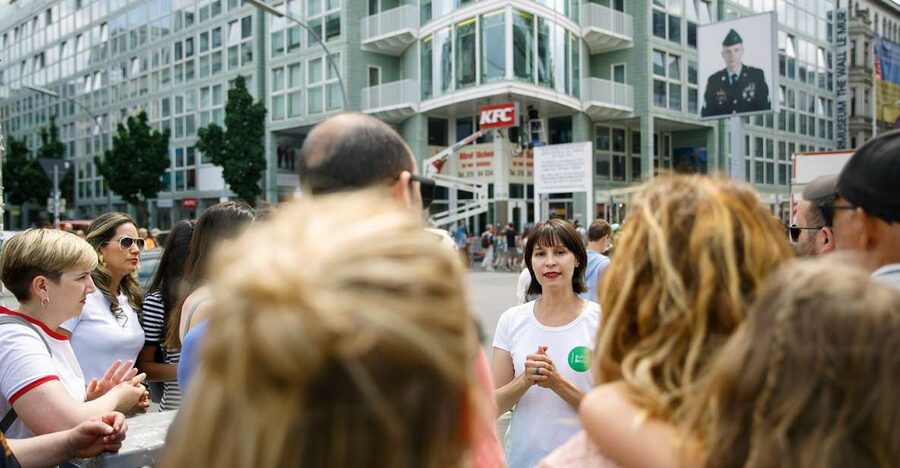 Berlin: 4-Hour Guided Highlights Tour in Spanish - San Nicolas and Berlin’s early beginnings