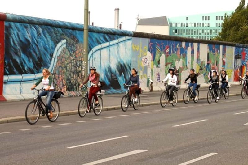 Berlin: Alternative Berlin Bike Tour - Guides who make the tour work