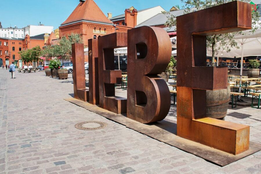 Berlin: Alternative Berlin Walking Tour - Two hours in Kreuzberg